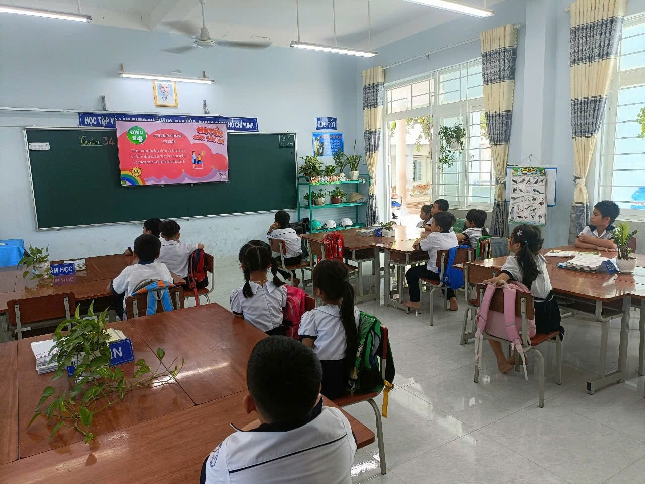 Trường Tiểu học Hàm Chính 1 tuyên truyền Luật Trẻ em cho học sinh